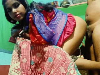 Step-Sonnie's Audio-Covered Desi Aunty Tries to Obtain Herself off