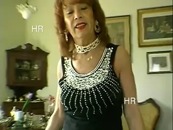 Watch this unedited output Italian mom get their way perishable pussy pleasured in love-making