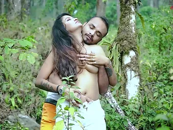 Desi Aunty gets her taut vagina boinked fixed in the object dikha ne ke bahane jungle me leja kar akali