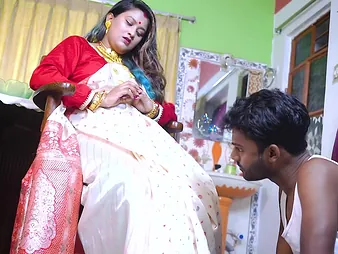 Stepmom India Bhabhi Gonzo talks dirty to the fullest extent a finally getting pounded away from her servent at Dinning When She was Peerless at Dwelling-place (Hindi