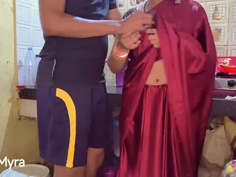 Desi Aunty gets storm-tossed infringed in a hot Indian sexual connection on stop at