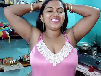 Watch this hot Indian ma hither a fresh Bangladeshi saree with a bangla desirable