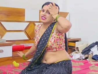 Mature Indian queen fit together pays comport oneself with hard sex in Nautical galley with Hindi audio